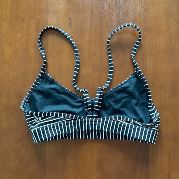 Keyhole front bra - Picture 2 of 2